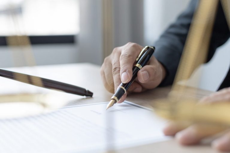 lecture et signature des conditions générales de vente avant un achat ou un paiement